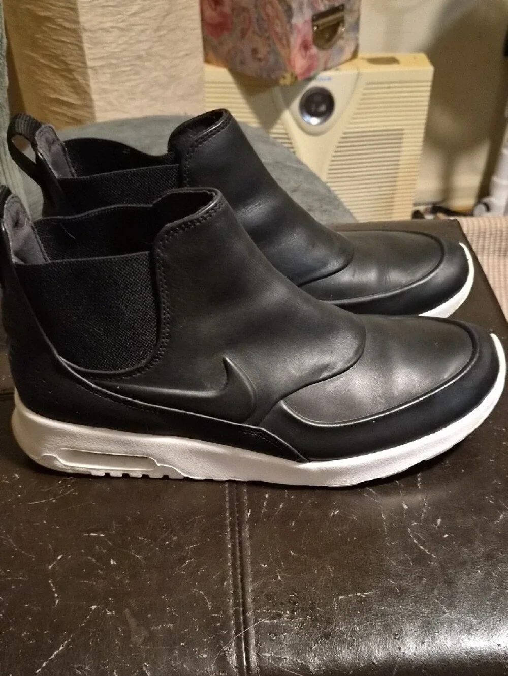 Women's 9.5, Mens 8.0 Black Slip-On Leather Sneakers